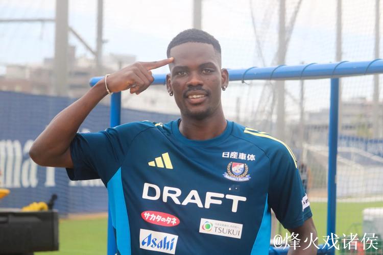 海港官宣非洲黑又硬“兽腰”加盟，海港球迷凭啥嫌弃 35万欧元身价太便宜？