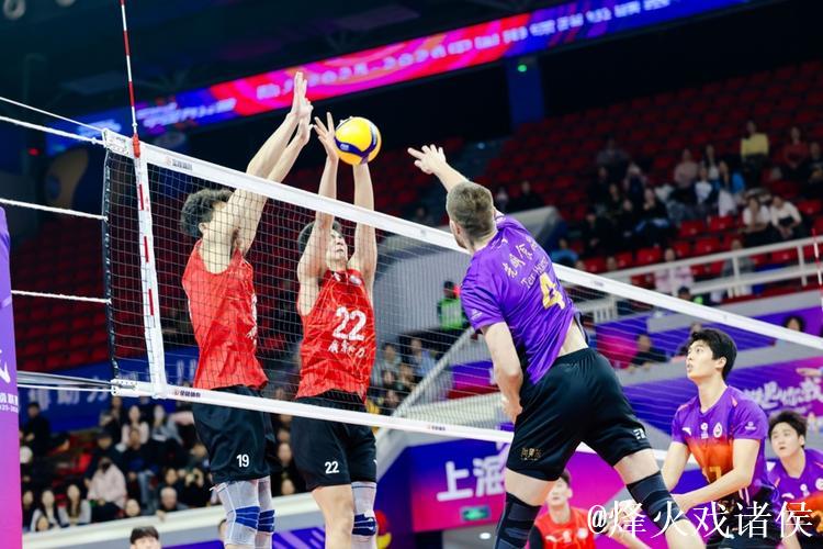 排超联赛榜首大战轻取广东队,上海男排常规赛半程登顶 排超联赛榜首大战轻取广东队,上海男排常规赛半程登顶